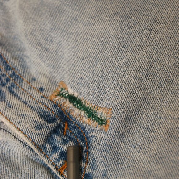 90s Levi's 550's (10) womens light wash jeans vintage 28 ankle crop faded taper - Picture 10 of 10